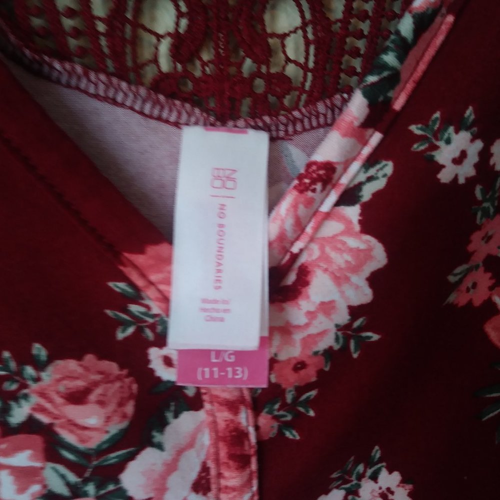Floral Top - Picture 3 of 3